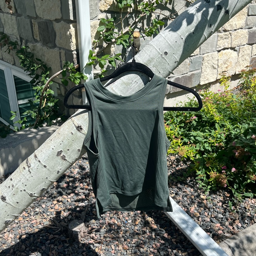 Athletic tank top